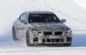 Nuova BMW M2 CS: c’è lo spoiler posteriore a coda di rondine [FOTO SPIA]