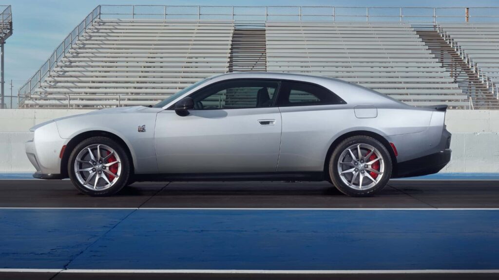 Dodge Charger Daytona dimensioni