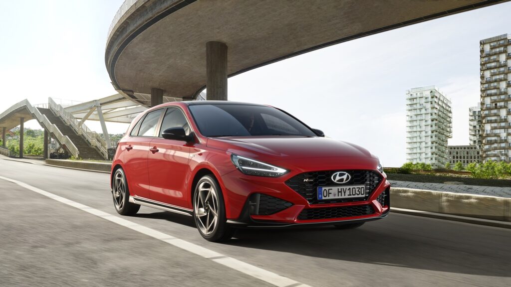 Nuova Hyundai i30 2024: il restyling porta più contenuti in sicurezza e tecnologia