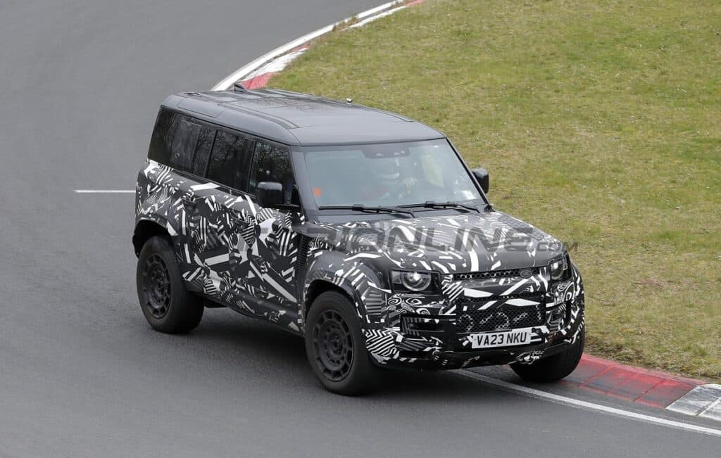 Land Rover Defender Octa: FOTO SPIA della nuova versione estrema