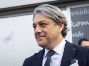 Transizione energetica dell’auto, la lettera all’Europa di Luca de Meo: “Serve maggior cooperazione”