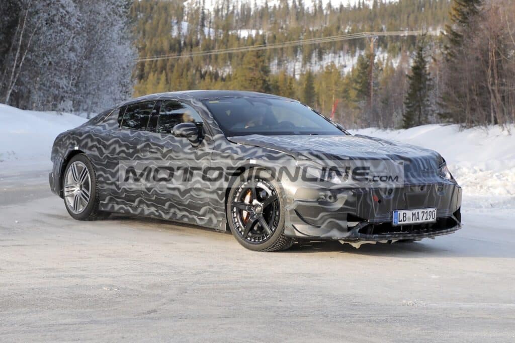 Mercedes-AMG GT 4 porte: nuovi test per l’elettrica [FOTO SPIA]