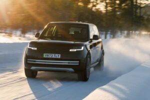 Ecco la Range Rover elettrica di Land Rover: le caratteristiche e le FOTO
