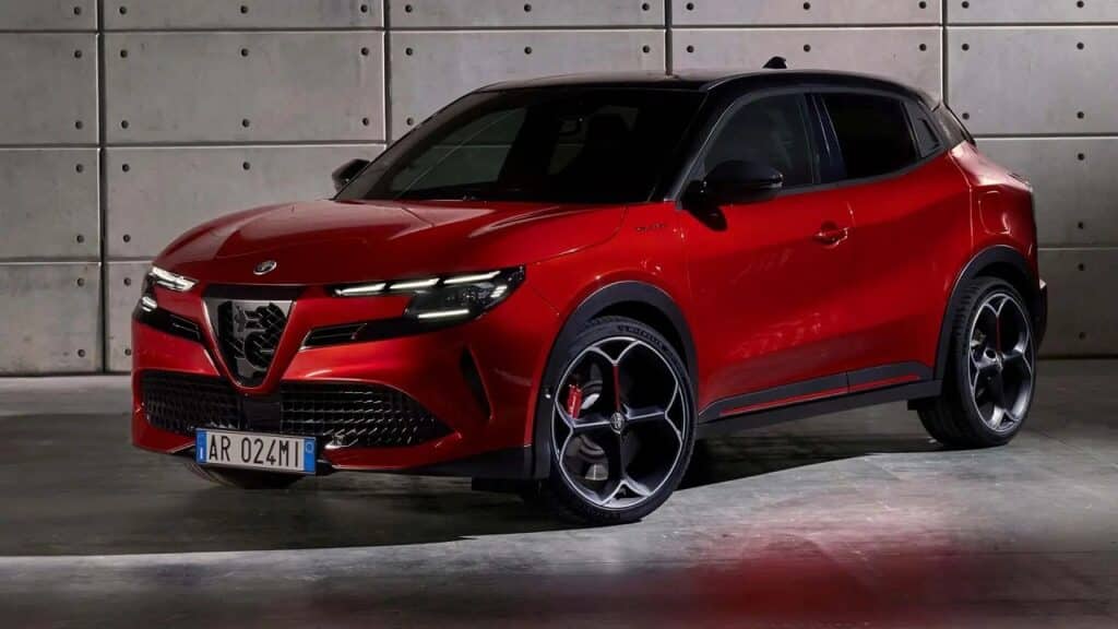 Alfa Romeo Milano è stata svelata: ecco le prime immagini del SUV compatto [FOTO]