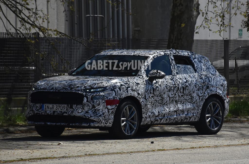 Audi Q3 2025: collaudi in Italia per il rinnovato SUV [FOTO SPIA]