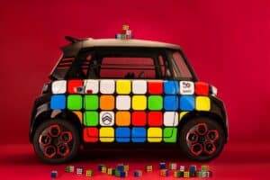 Citroën Ami celebra i 50 anni del cubo di Rubik alla Milano Design Week 2024