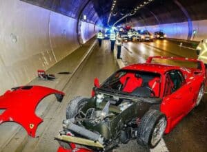 Ferrari F40 distrutta dal dipendente di una concessionaria in Germania