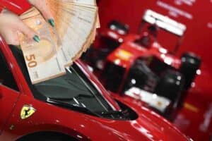 Case auto più redditizie del 2023: Ferrari ha guadagnato 118.000 € su ogni auto