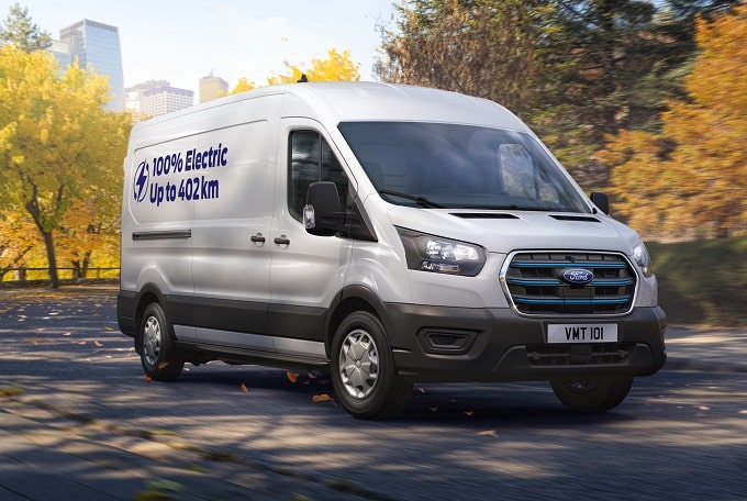 Ford E-Transit con autonomia estesa: prestazioni migliorate e fino a 402 km con una carica