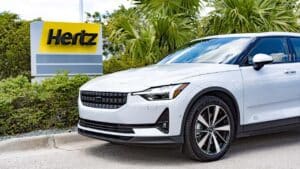 Hertz vuole sbarazzarsi di altre 10.000 auto elettriche nel 2024