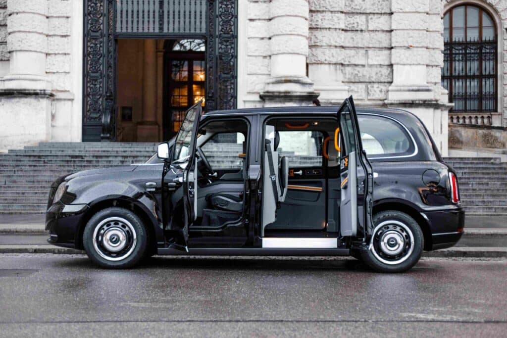 Fuorisalone Milano 2024: Koelliker presente con l’iconico Black Cab Londinese TX