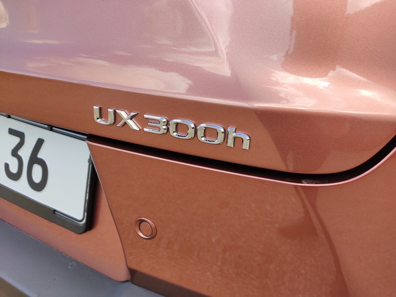android, lexus ux 300h 2024: la prova del rinnovato crossover ibrido [foto]