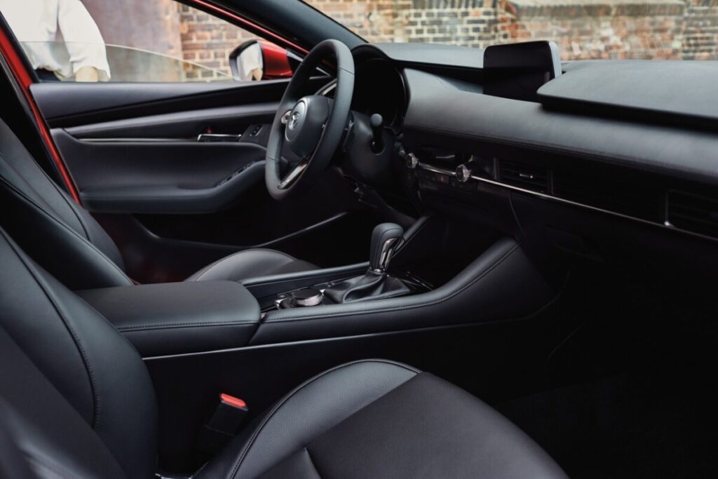 Mazda 3 2024: caratteristiche, prezzi e dimensioni