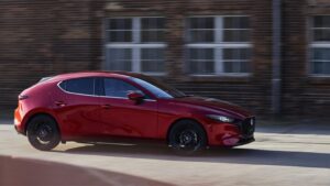 Mazda 3 2024: caratteristiche, prezzi e dimensioni