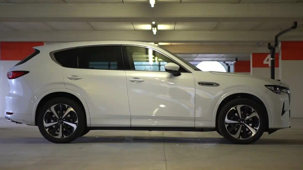 Mazda CX-60: tecnologia, ADAS e infotainment al servizio del conducente
