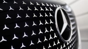 Mercedes-Benz donerà sei milioni di euro per sostenere i bambini e le famiglie in Ucraina entro il 2026