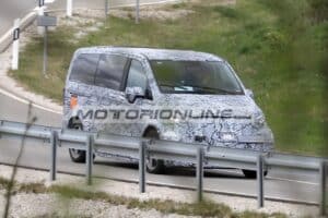 Mercedes EQV 2026: al lavoro sulla nuova versione elettrica [FOTO SPIA]