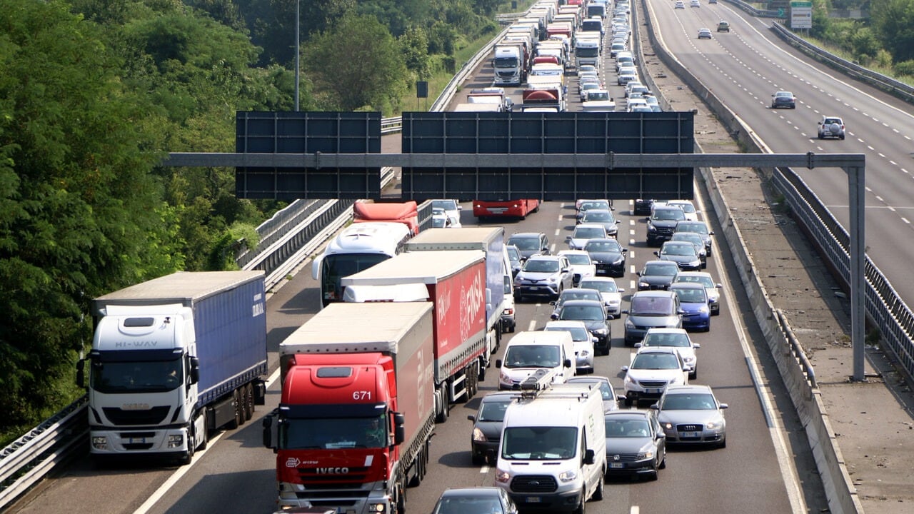 Milano: traffico in tilt per incidente a catena in autostrada