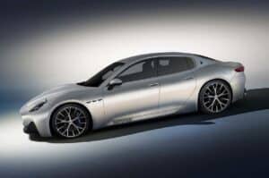 Nuova Maserati Quattroporte: forse la piattaforma non sarà la STLA Large [RENDER]