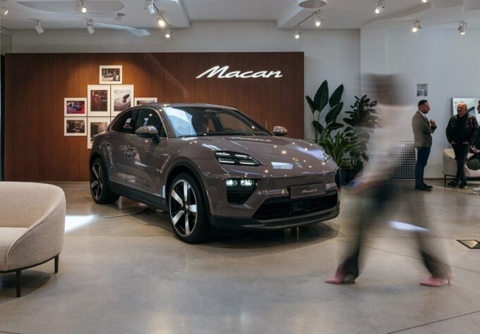 Porsche Macan 2024: anteprima italiana alla Milano Design Week [FOTO]