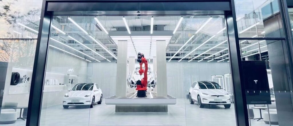 Tesla taglia più del 10% della sua forza di lavoro globale