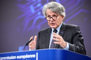 Stop benzina e diesel 2035, Breton: “L’Europa non è pronta a dire addio alle endotermiche”