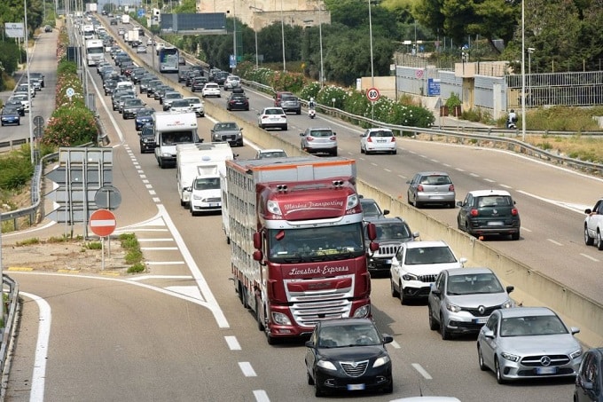 Italiani in viaggio per i ponti del 25 aprile e 1° maggio, il piano viabilità di Anas: “Stop a 564 cantieri”