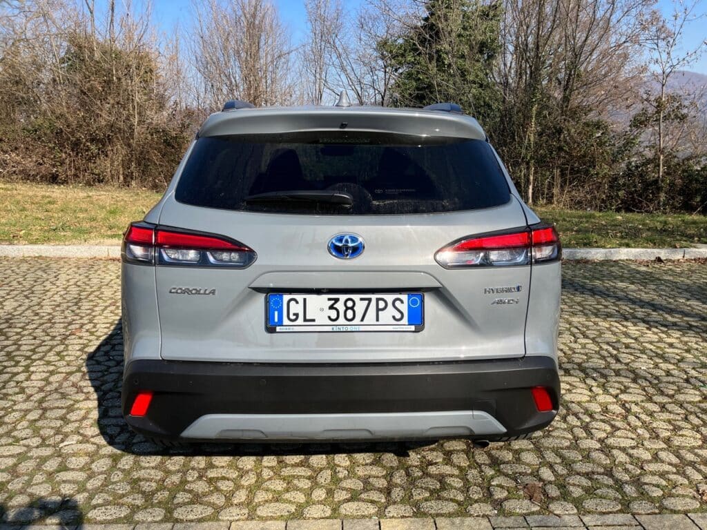 Toyota Corolla Cross 2024: il SUV ibrido giapponese di quinta generazione e le sue caratteristiche