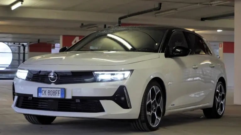Opel Astra 2024: un’icona tedesca rinnovata e le sue caratteristiche