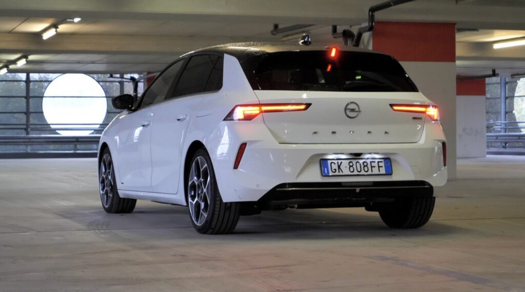 Opel Astra 2024: un’icona tedesca rinnovata e le sue caratteristiche