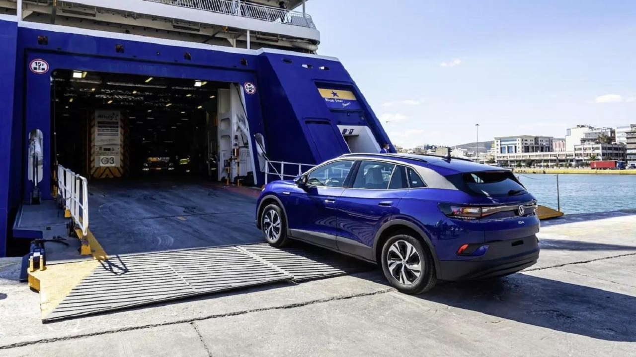 Auto elettriche: in Grecia possono salire sui traghetti solo se hanno meno del 40% di carica residua