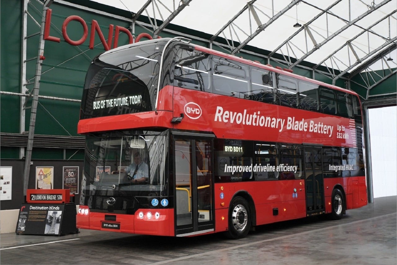 BYD vuole conquistare Londra con il suo nuovo bus elettrico a due piani