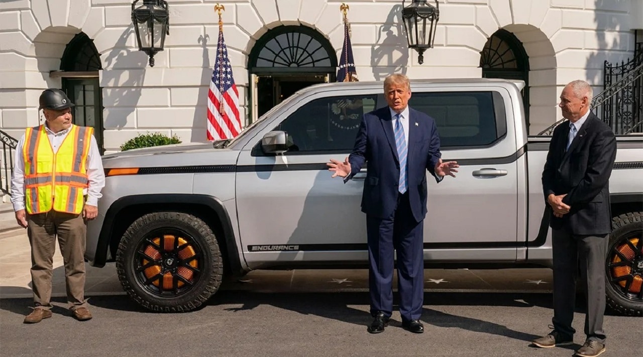 Trump: “Vieterò la vendita di auto elettriche”