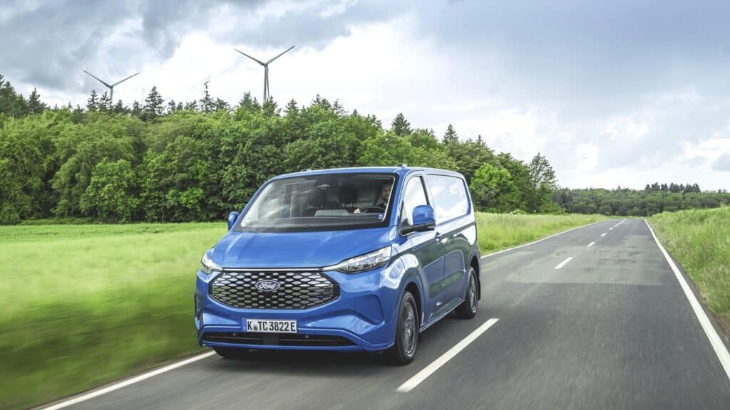 Il nuovo Ford E-Transit Custom arriva in Europa