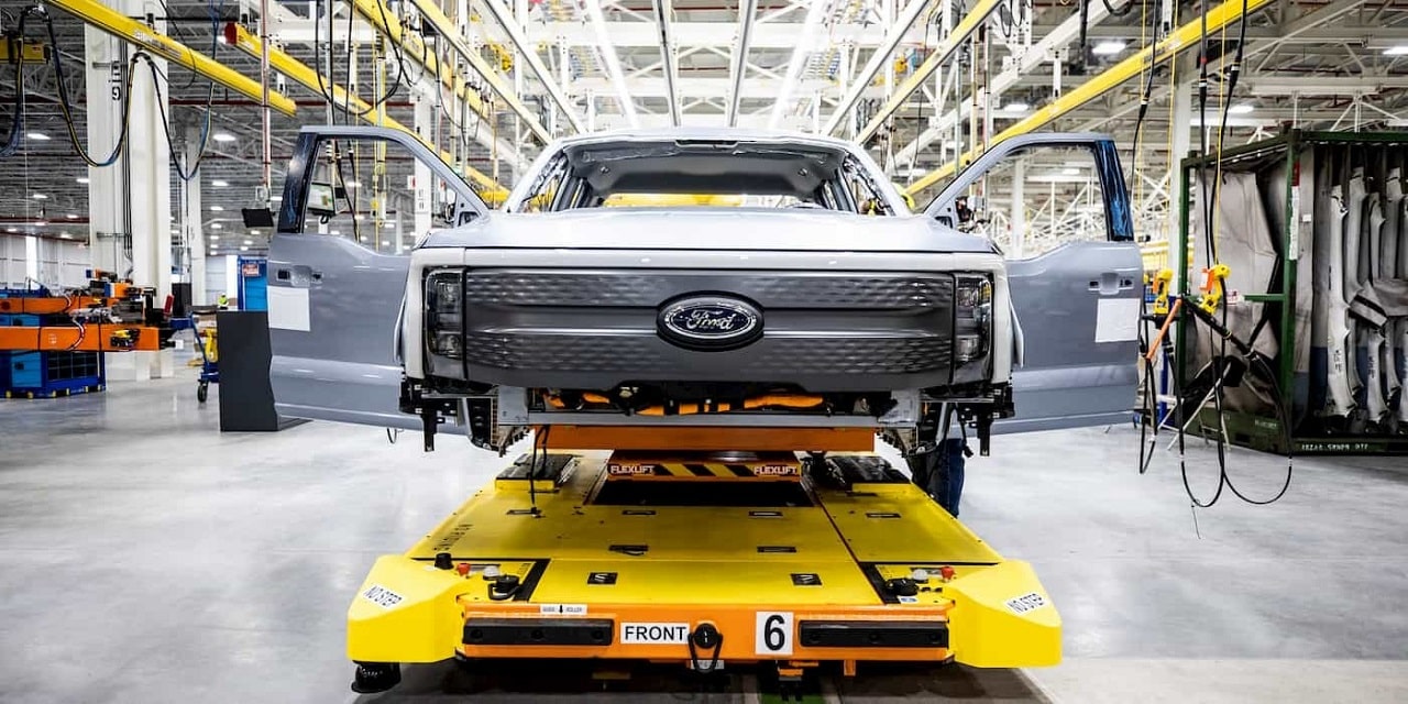 Ford taglia gli ordini per le batterie