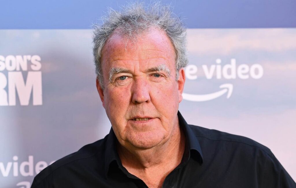 Jeremy Clarkson: “Mai al volante di una Tesla, in garage ho solo auto con motore V8”