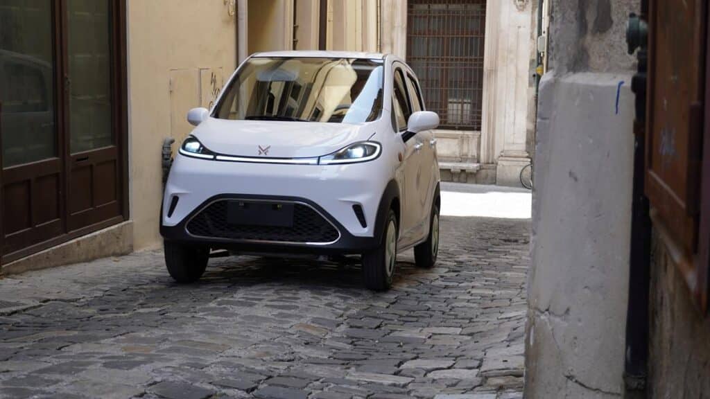 Jinpeng XY: le immagini dei primi modelli della minicar elettrica in Italia [FOTO]