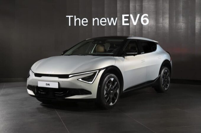 Nuova Kia EV6: svelato il restyling del crossover elettrico [FOTO]