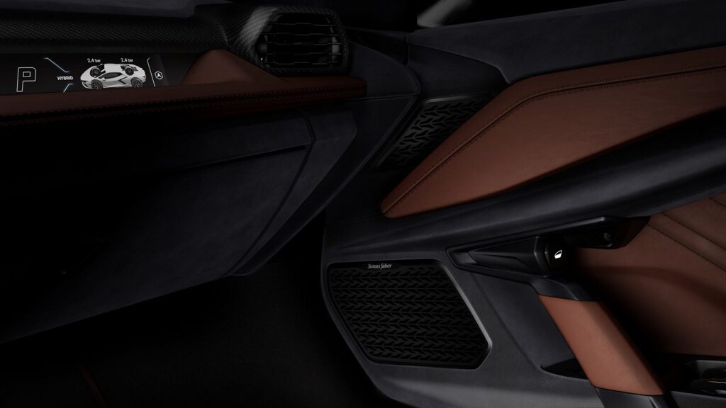 Lamborghini collabora con Sonus faber per il sistema audio della Revuelto