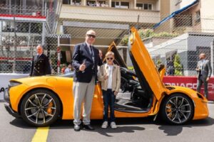 McLaren Artura Spider: giro d’onore al GP di Monaco col Principe Alberto alla guida