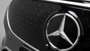 Anche Mercedes cambia idea: produrrà motori a combustione anche dopo il 2030