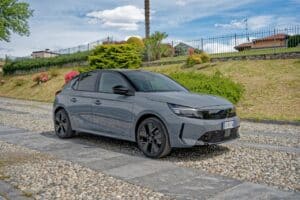 Opel Corsa Electric: auto ideale per un viaggio da Milano fino all’Eremo di Santa Caterina