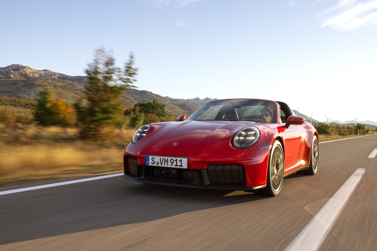 Porsche 911 2024: la svolta ibrida della sportiva tedesca [FOTO]