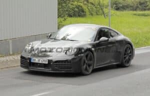 Porsche 911 Turbo Touring: misteriosa variante avvistata al Nurburgring [FOTO SPIA]