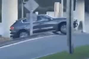 Quattro adolescenti rubano una Porsche e una Maserati e scappano dalla polizia: fermati dopo un inseguimento
