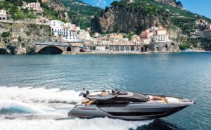 Riva 88 Folgore: lo sportfly avveniristico e funzionale