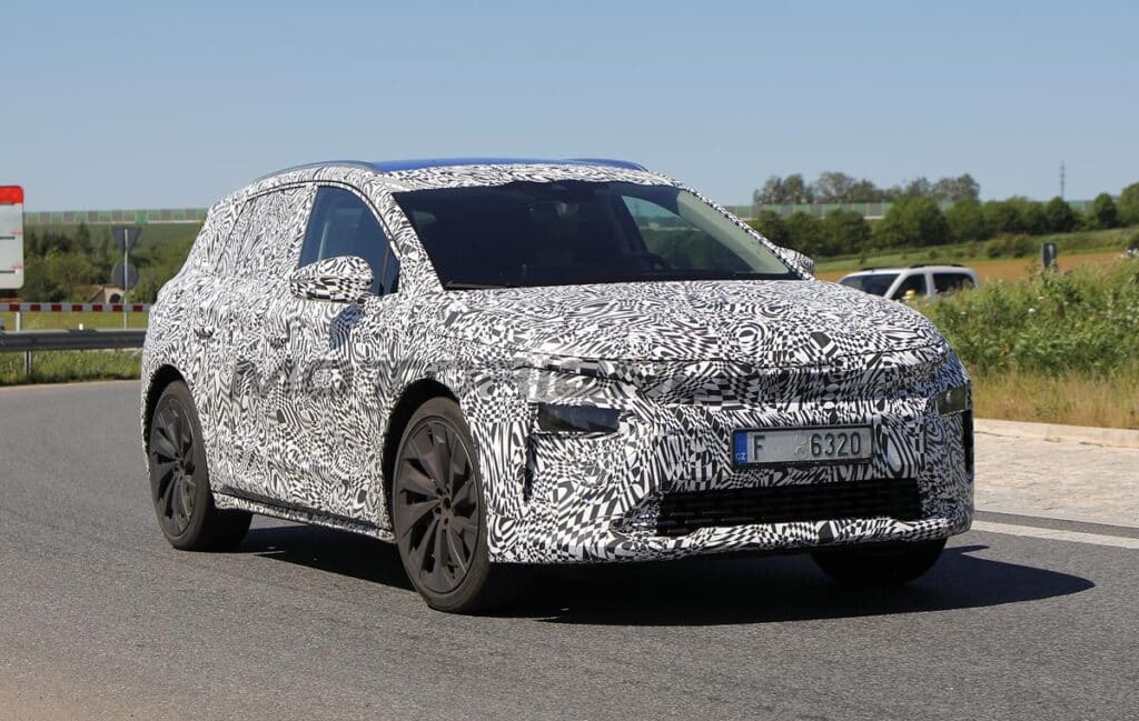 Skoda Elroq: FOTO SPIA del futuro SUV elettrico compatto