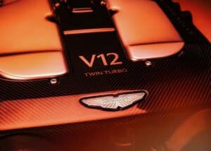 Aston Martin: la rivoluzione nel lusso con il nuovo motore V12 da 835 CV [VIDEO]