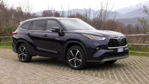 Toyota Highlander 2024: le caratteristiche del gigante della famiglia SUV di Toyota