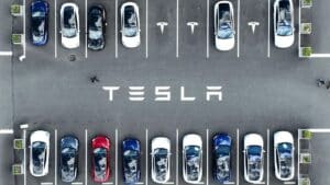 Tesla potrebbe licenziare 28.000 dipendenti